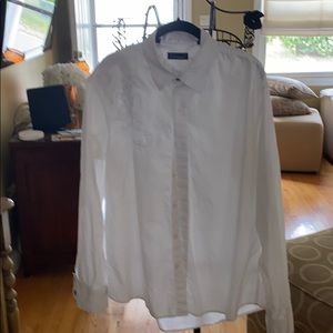 Men’s white on white shoulder appliqué